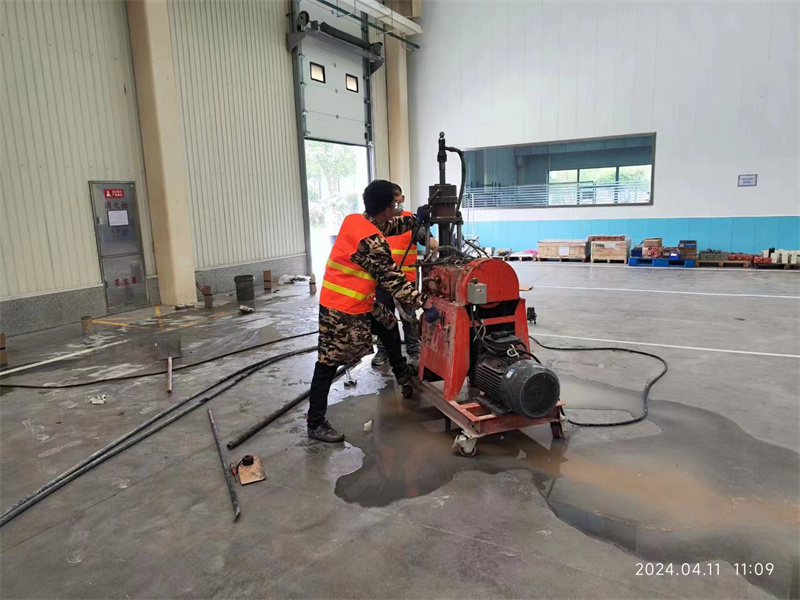 临翔厂房地面下沉塌陷注浆加固施工